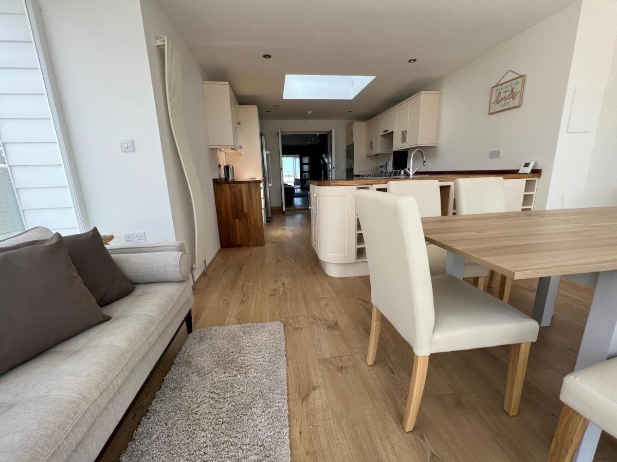 Pass The Keys Fabulous Beach Front Holiday Location Lydd Exteriör bild