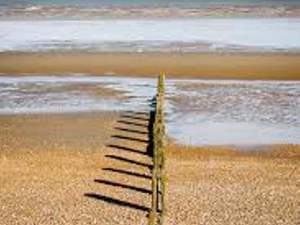 Pass The Keys Fabulous Beach Front Holiday Location Lydd Exteriör bild