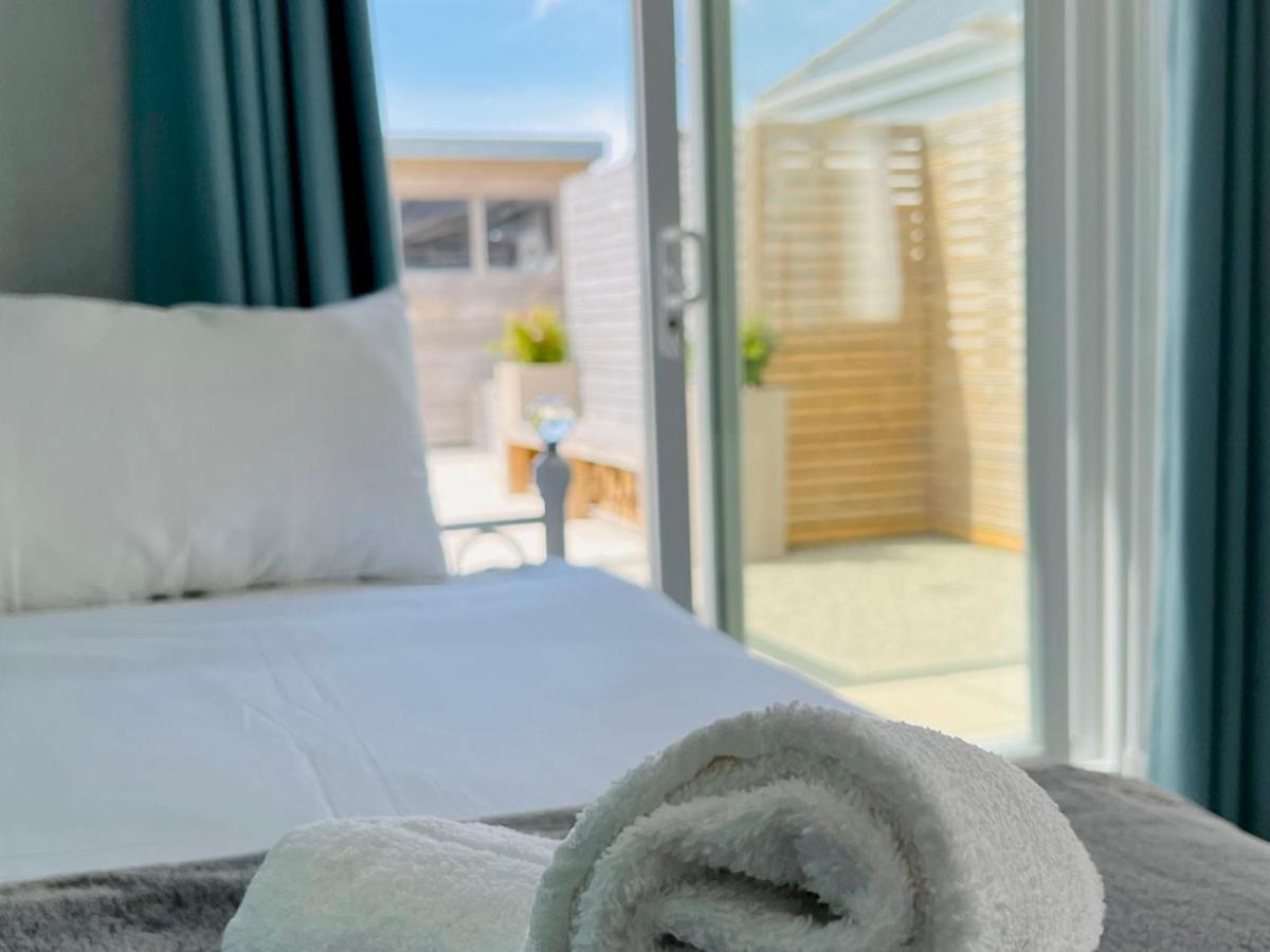 Pass The Keys Fabulous Beach Front Holiday Location Lydd Exteriör bild