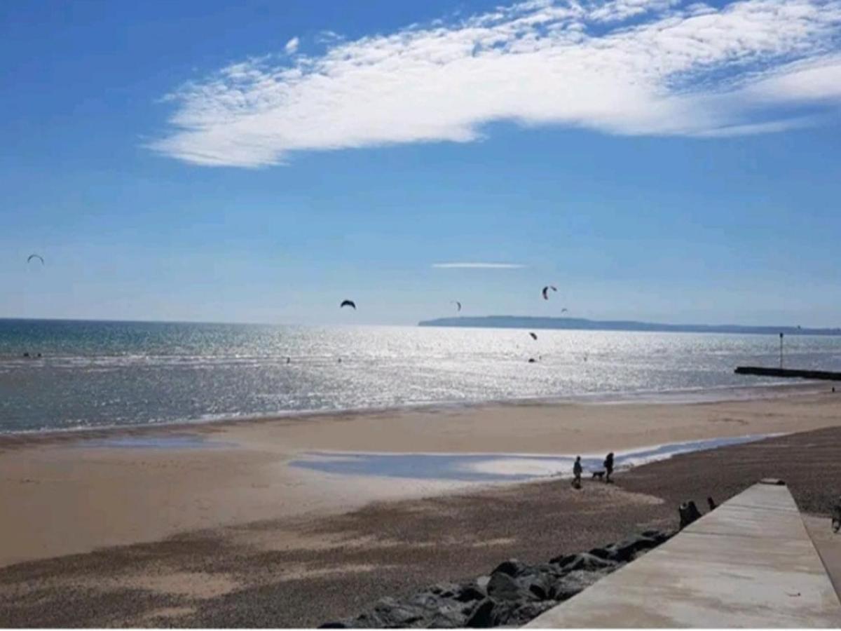 Pass The Keys Fabulous Beach Front Holiday Location Lydd Exteriör bild