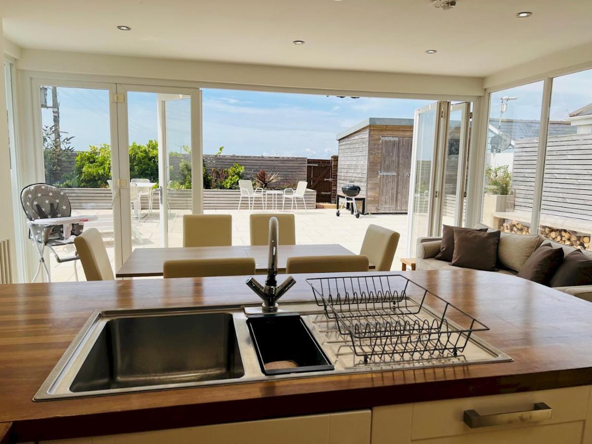 Pass The Keys Fabulous Beach Front Holiday Location Lydd Exteriör bild