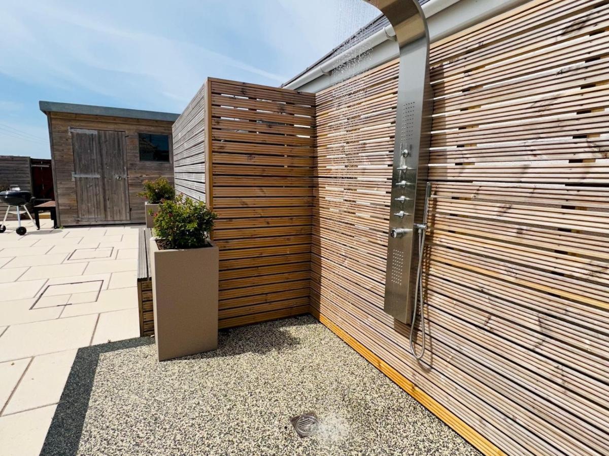Pass The Keys Fabulous Beach Front Holiday Location Lydd Exteriör bild