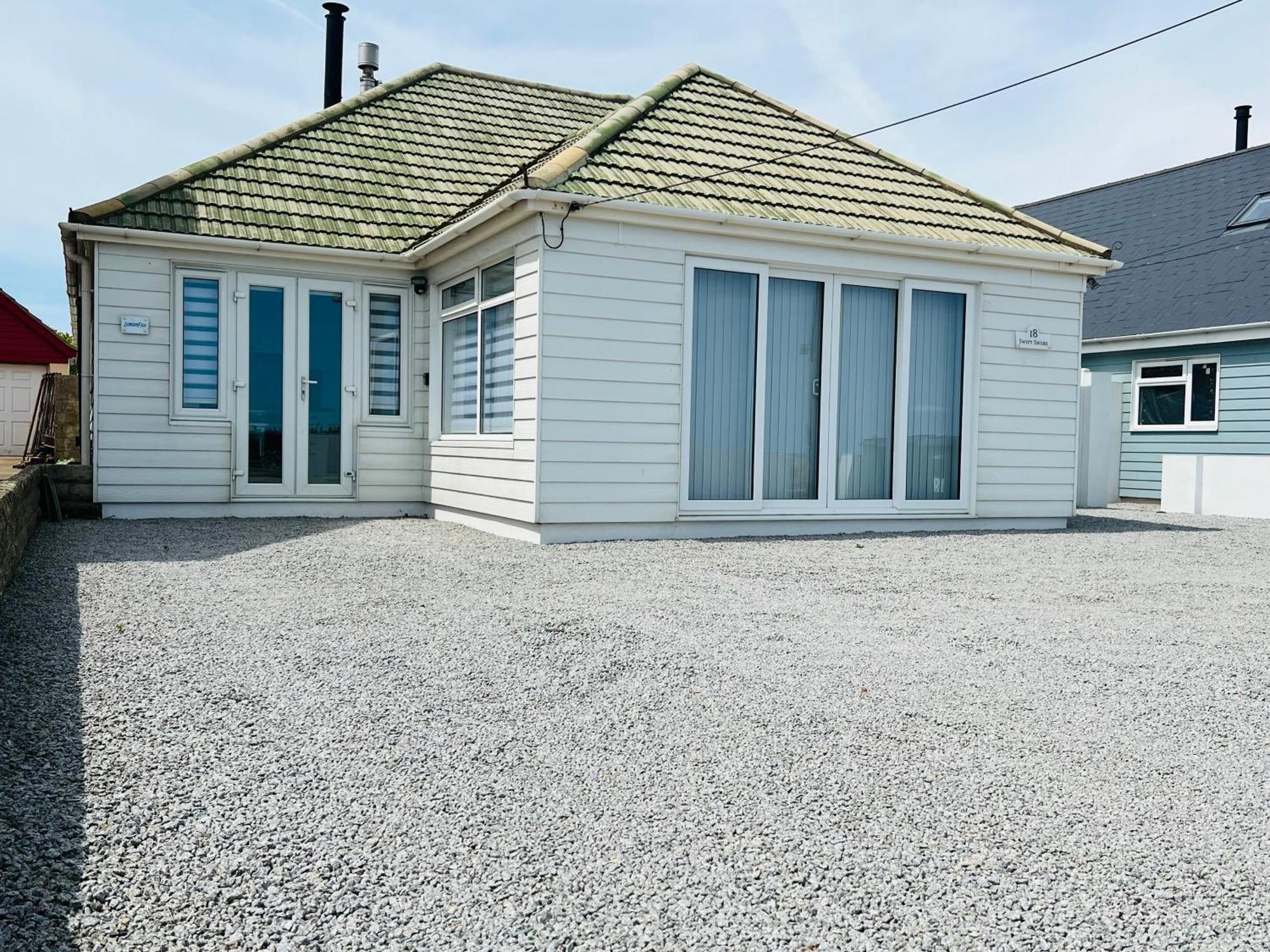 Pass The Keys Fabulous Beach Front Holiday Location Lydd Exteriör bild