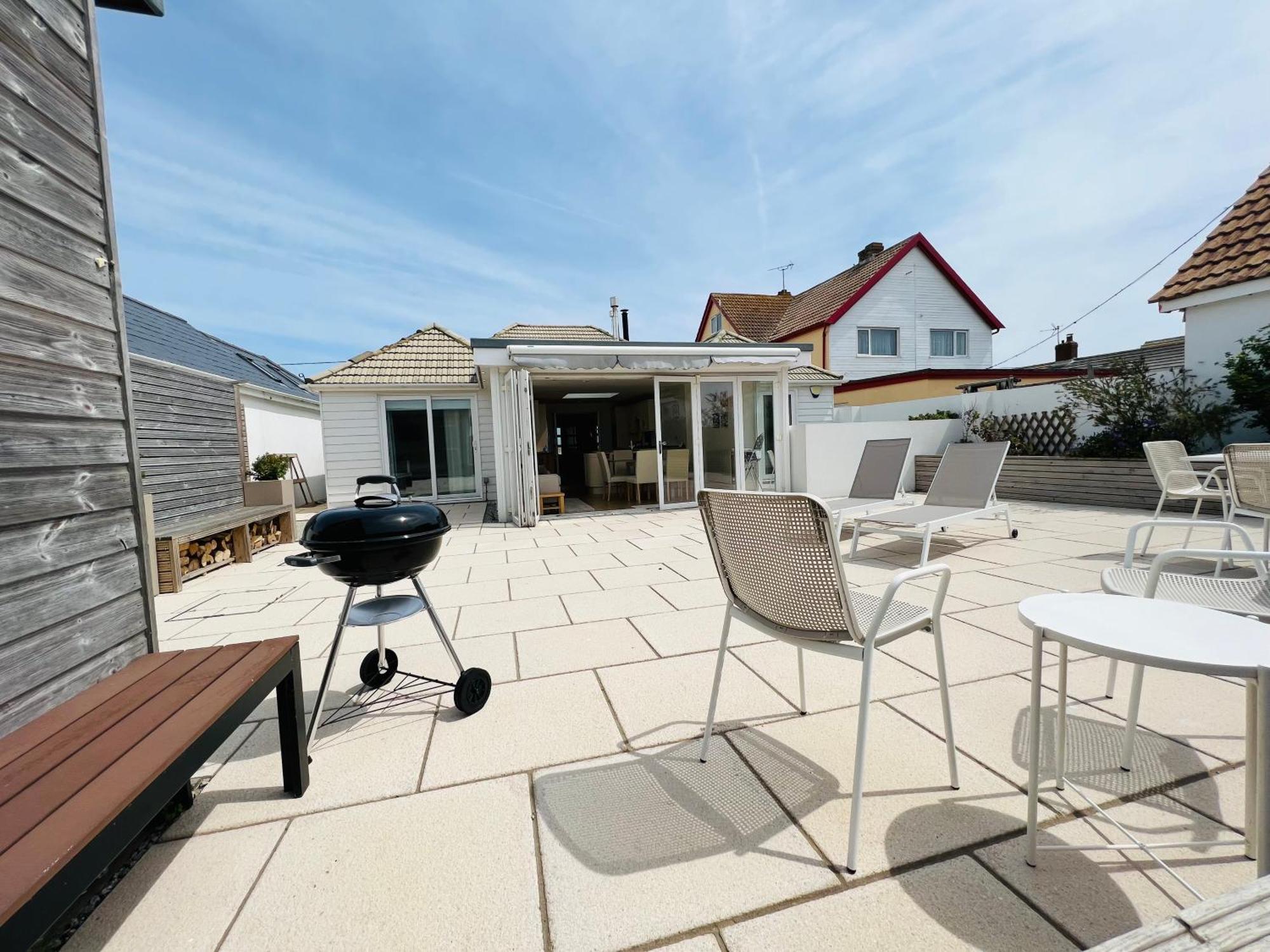 Pass The Keys Fabulous Beach Front Holiday Location Lydd Exteriör bild