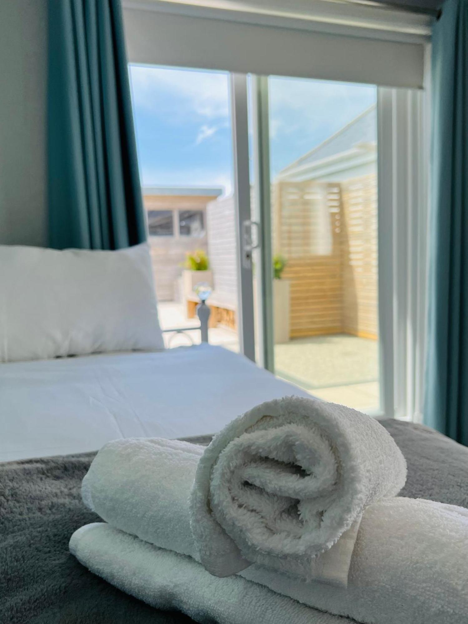 Pass The Keys Fabulous Beach Front Holiday Location Lydd Exteriör bild